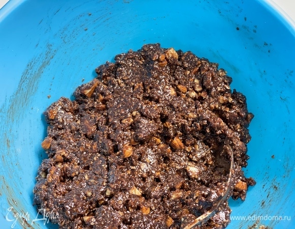 Должна получиться вязкая смесь.