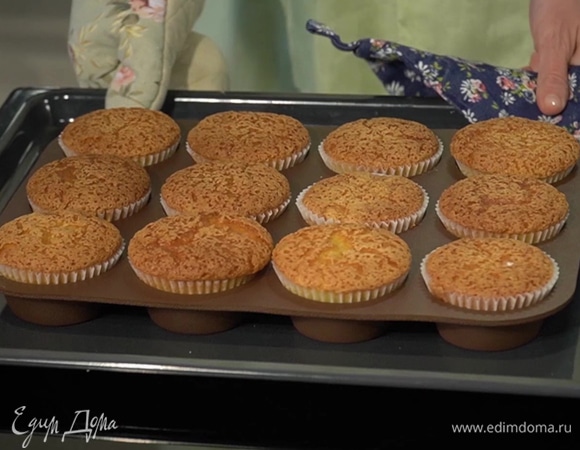 Выпекать капкейки в разогретой духовке 30 минут.