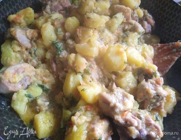 За 5 минут до окончания приготовления добавить зелень.