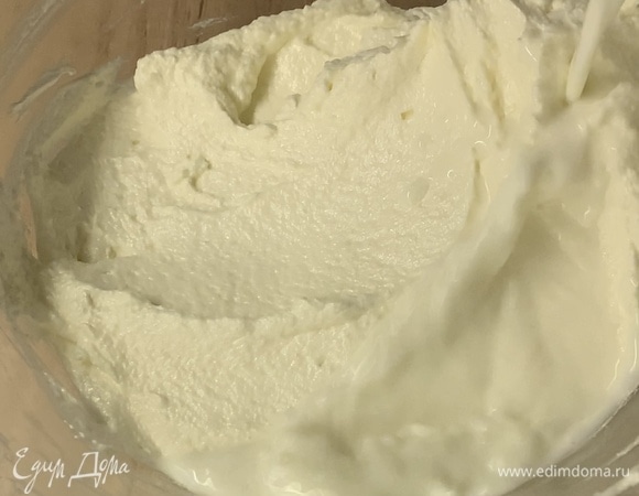 Влейте молоко, перемешайте.