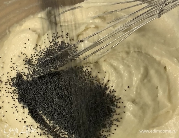 В конце всыпьте мак.