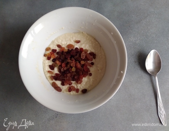 Для начинки пробить все блендером. Добавить изюм по вкусу.