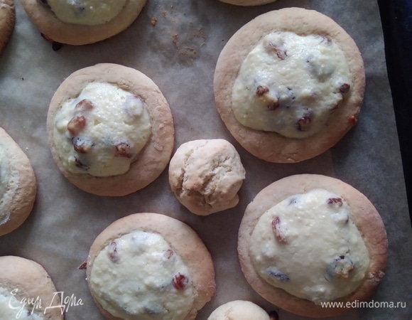 Выпекать в заранее разогретой до 170°C духовке 15 минут.