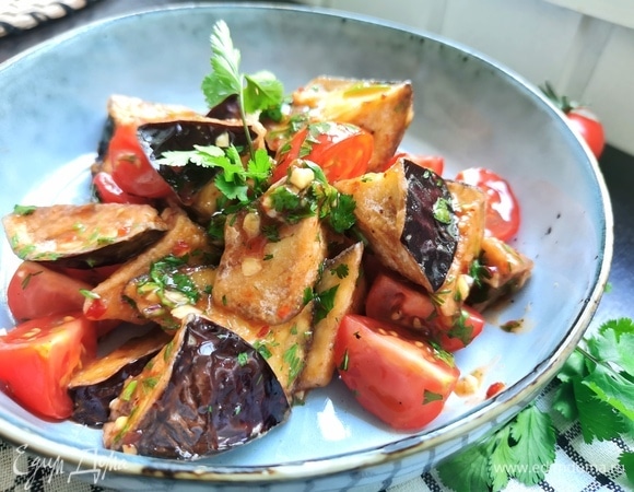 Вкусный и ароматный салат готов. Приятного аппетита!