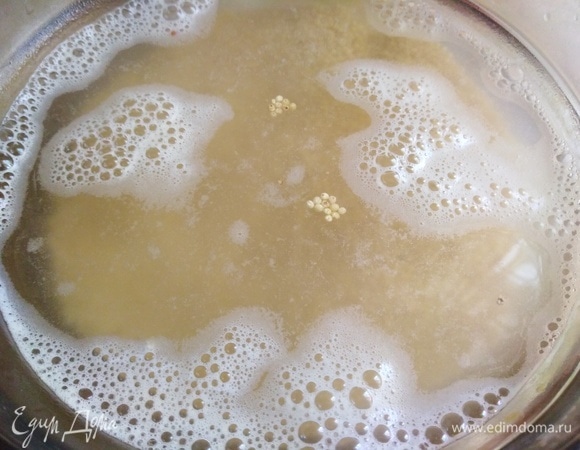 Пшено промыть крутым кипятком.