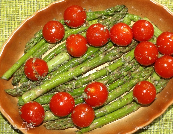 Перекладываем в форму для запекания. Отправляем в заранее разогретую до 180ºС духовку на 25 минут.