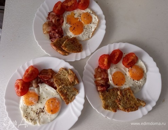 Сытный завтрак на троих готов!