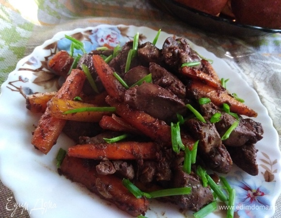 Жарим в течение 10 минут, постоянно помешивая. Приятного аппетита!