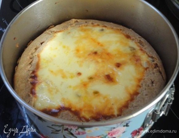 Запекайте киш в разогретой до 190°C духовке около 30–40 минут.