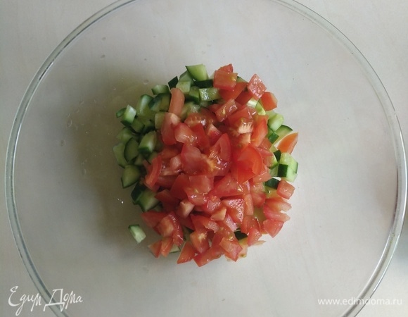 Затем — помидоры.