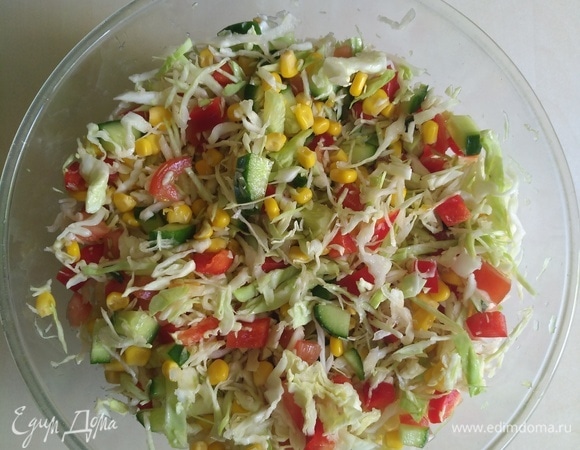 Все ингредиенты тщательно перемешиваем. Добавляем соль, итальянские травы, гранатовый соус и оливковое масло Extra Virgin. Теперь можно наслаждаться :)