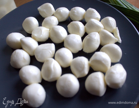 Моцареллу натереть.