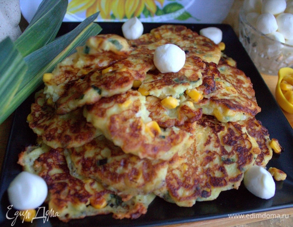 Такие оладьи довольно сытные. Угощаемся!