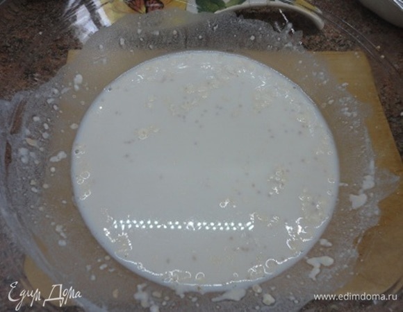 Для опары смешать все ингредиенты и оставить до активации дрожжей.