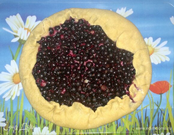 Выложить галету на блюдо.