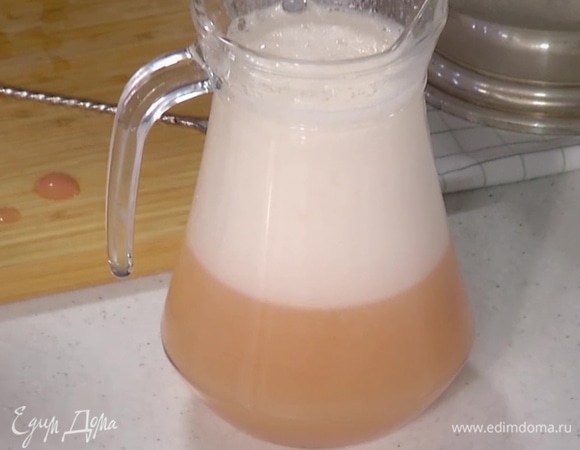 Добавить просекко и еще раз перемешать.