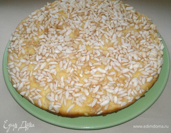 Аккуратно выложить запеканку из формы на блюдо.