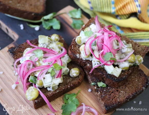 Бутерброды «Три огурца» готовы. Приятного аппетита!