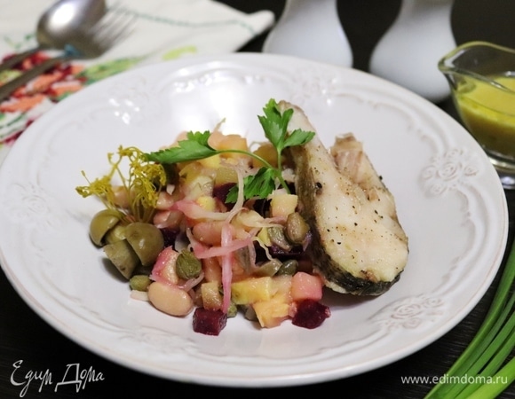 В винегрет по рецепту добавляется запеченный судак, нарезанный кусочками. Вместо судака я запекла кадому порционно по кусочку сига. Приятного аппетита!