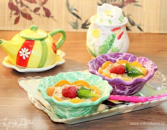 Перед подачей украсить пудинг фруктами или ягодами и листиками мяты. Можно подать с джемом. Приятного аппетита!