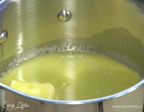 Сливочное масло растопить.