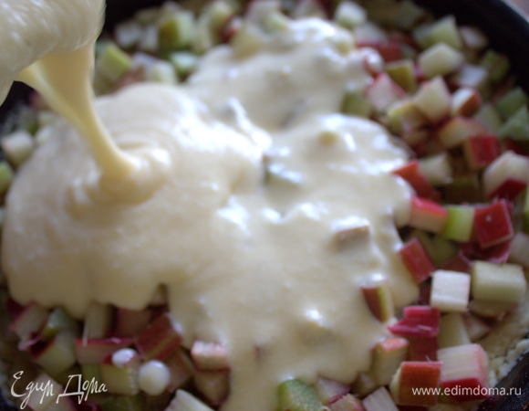 Слегка взбить венчиком и перелить в форму.