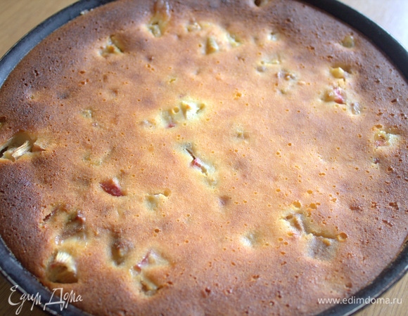 Выпекать еще минут 40 до золотистого верха.