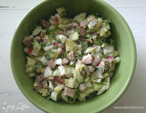 Разложить основу для окрошки по порциям.