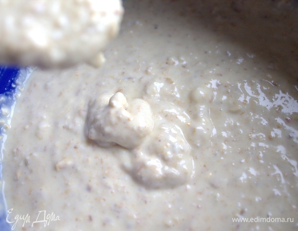 Посолить, перемешать, дать постоять минут 5–10.