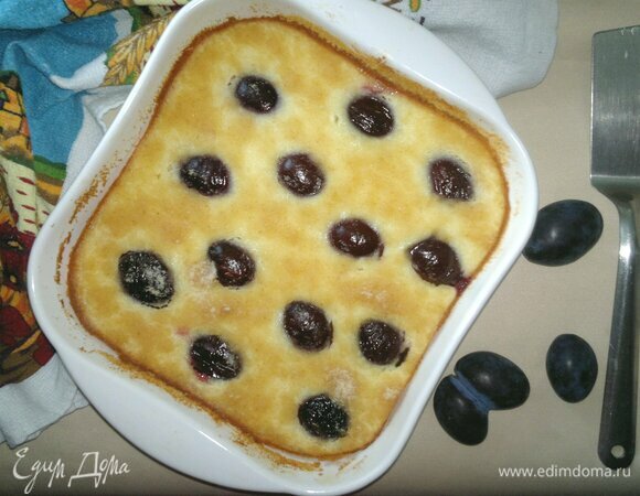 Готовую запеканку достать из духовки, остудить до комнатной температуры.