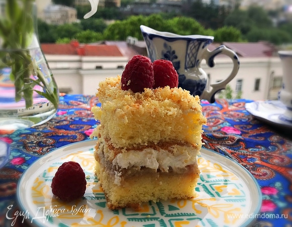 Бисквит не нуждается в пропитке, он и так невероятно нежный.