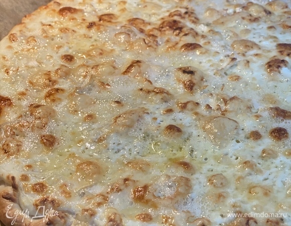 Выпекать 13–15 минут до румяной корочки. Достать из духовки и сразу подавать. Приятного аппетита!