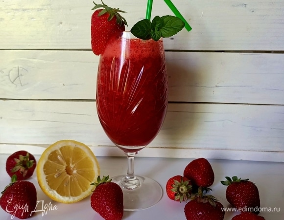 Готовый напиток перелить в высокий стакан, украсить и подавать.