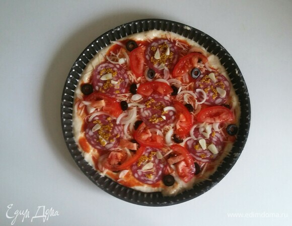 После чего — оливки и помидоры.