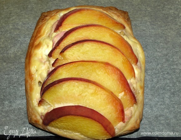 Достать готовые слойки. Дать отдохнуть 2 минуты.