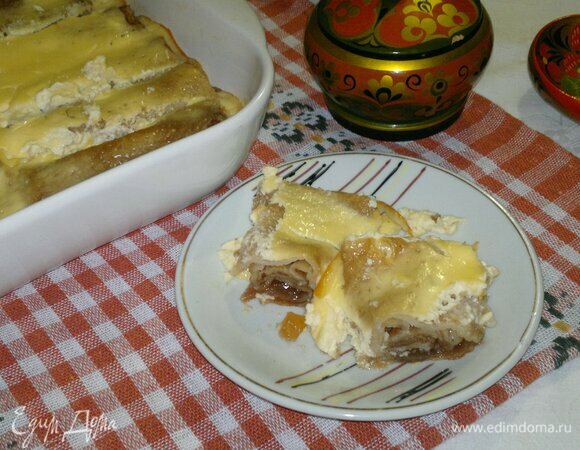 Подать фаршированные блинчики в сметанной заливке на завтрак вместе с чаем, кофе и другими напитками. Угощайтесь! Приятного аппетита!