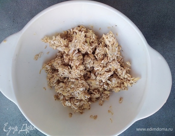 Растереть пальцами до крошки.