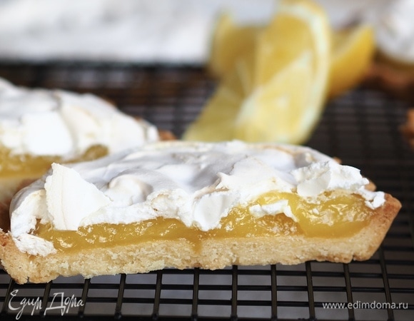 Готовые тарталетки охладить в формочках до комнатной температуры и только потом доставать, в этом случае они легко отойдут от стенок форм. Приятного чаепития!