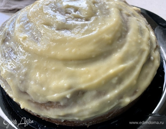 Промазываем кремом коржи и выдерживаем в холодильнике хотя бы пару часов. Приятного аппетита!