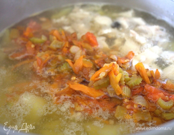 Отправить назад в бульон вместе с зажаркой.