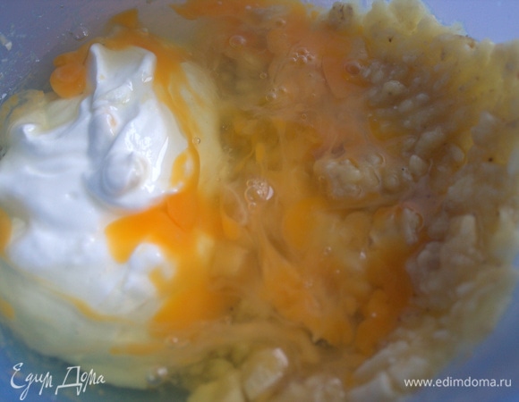 Вбить 2 яйца.