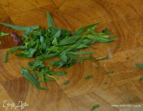 Тархун мелко порубить.