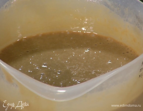 Поставить тесто отдохнуть в холодильник на 12 часов, а лучше на сутки.