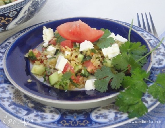 При подаче свеху выложите кусочки овечьего сыра или брынзы.