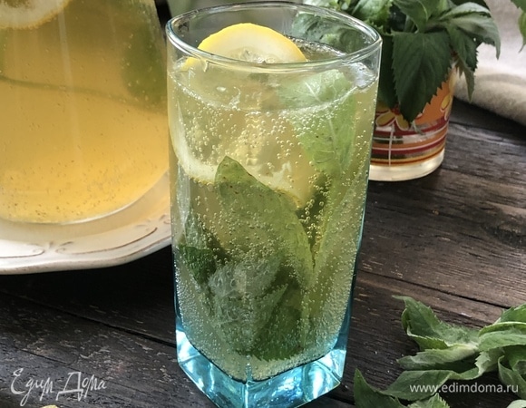 Охладить в холодильнике, подавать с кубиками льда.