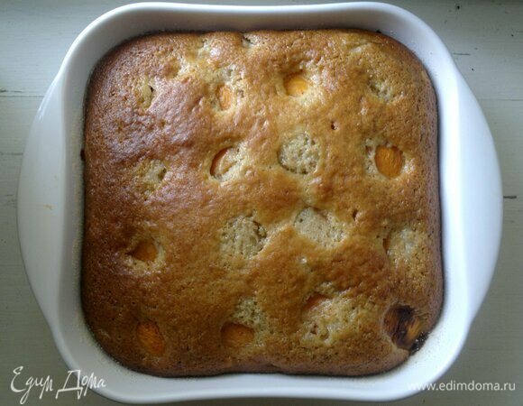 Готовый пирог вынуть из духовки. Остудить до комнатной температуры.