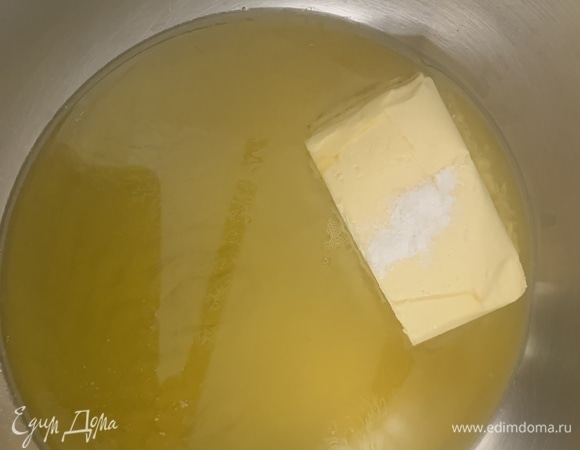 Растопить масло. Добавить ванилин.
