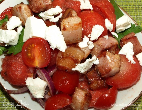 Посыпаем фетой. Можно подавать.