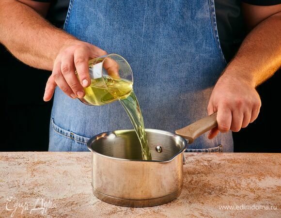 Овощной бульон разогрейте.