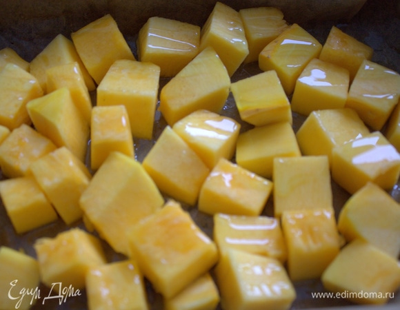 Сбрызнуть оливковым маслом.